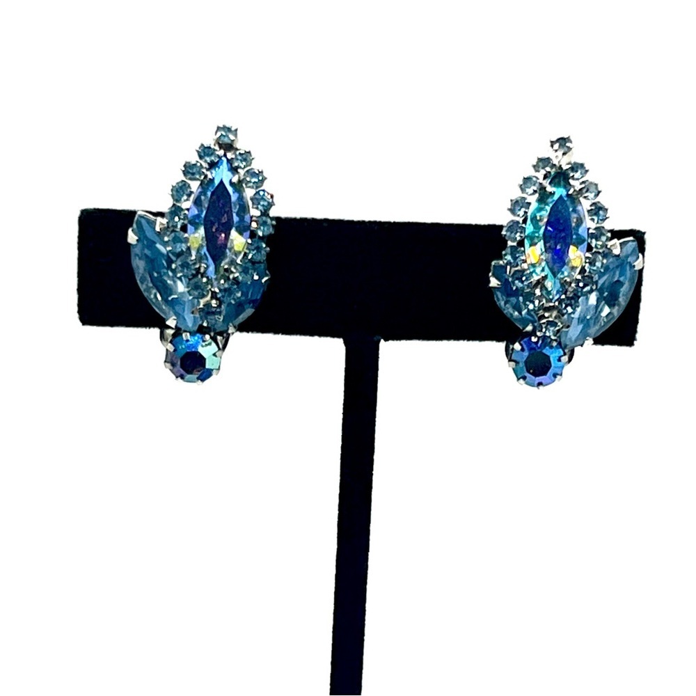 Vintage Weiss Blue Rhinestone Clip On Earrings Aurora Borealis 1950s - Picture 3 of 11